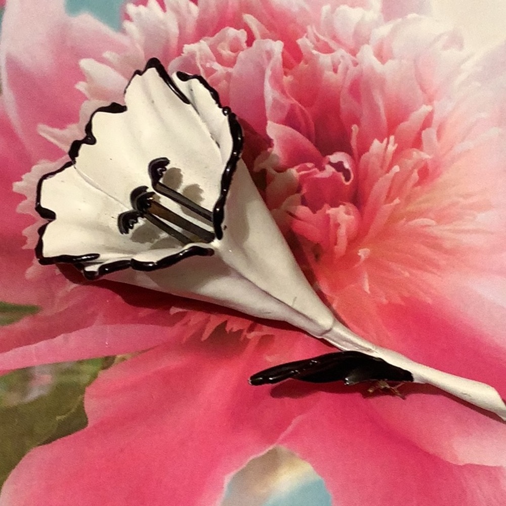 *RARE* ART ARTHUR PEPPER ENAMEL FLOWER BROOCH PIN, Signed.